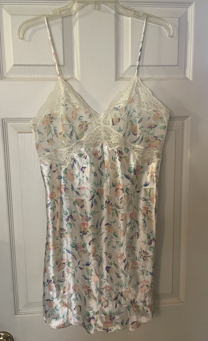 VTG Victoria’s Secret Gold Label Floral Spaghetti Slip Dress Nightgown Sz L